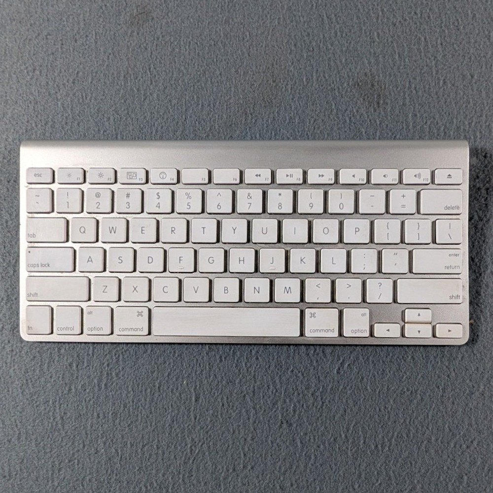 Apple‎ Wireless Keyboard A1255 Silver Bluetooth for Mac iPad iPhone OS